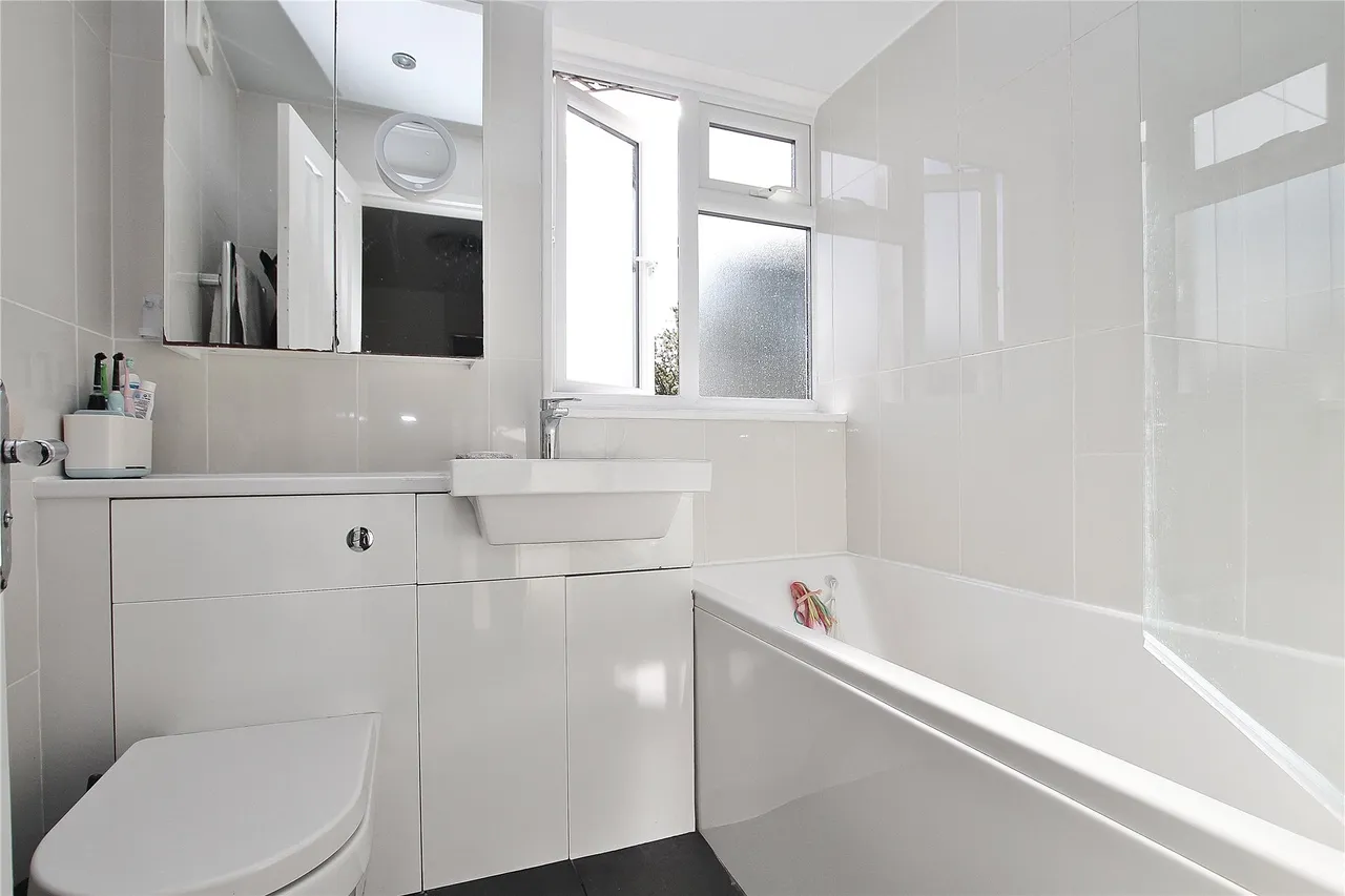 Connaught Crescent, Brookwood, GU24, photo 14