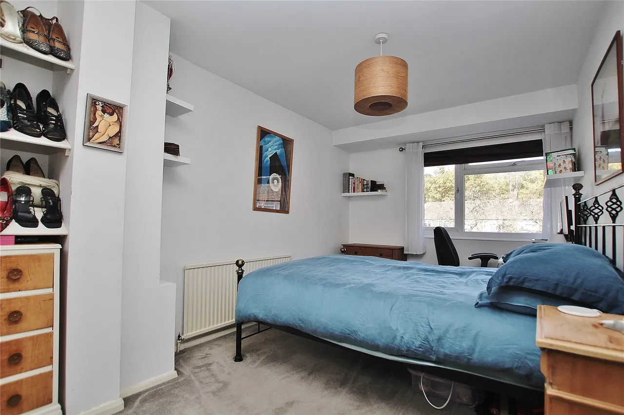 Connaught Crescent, Brookwood, GU24, photo 9