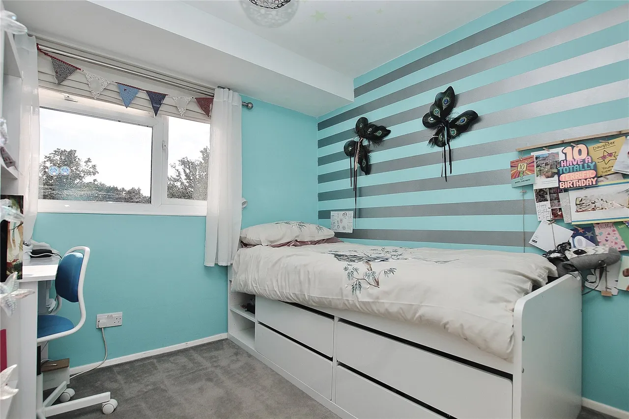 Connaught Crescent, Brookwood, GU24, photo 12