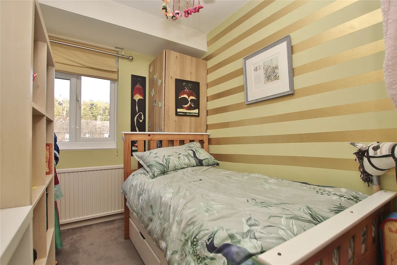 Connaught Crescent, Brookwood, GU24, photo 13