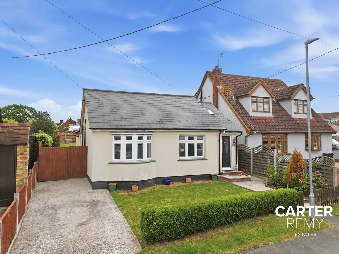 4 bed house for sale — Highlands Road, Bowers Gifford, Basildon, SS13 2JA