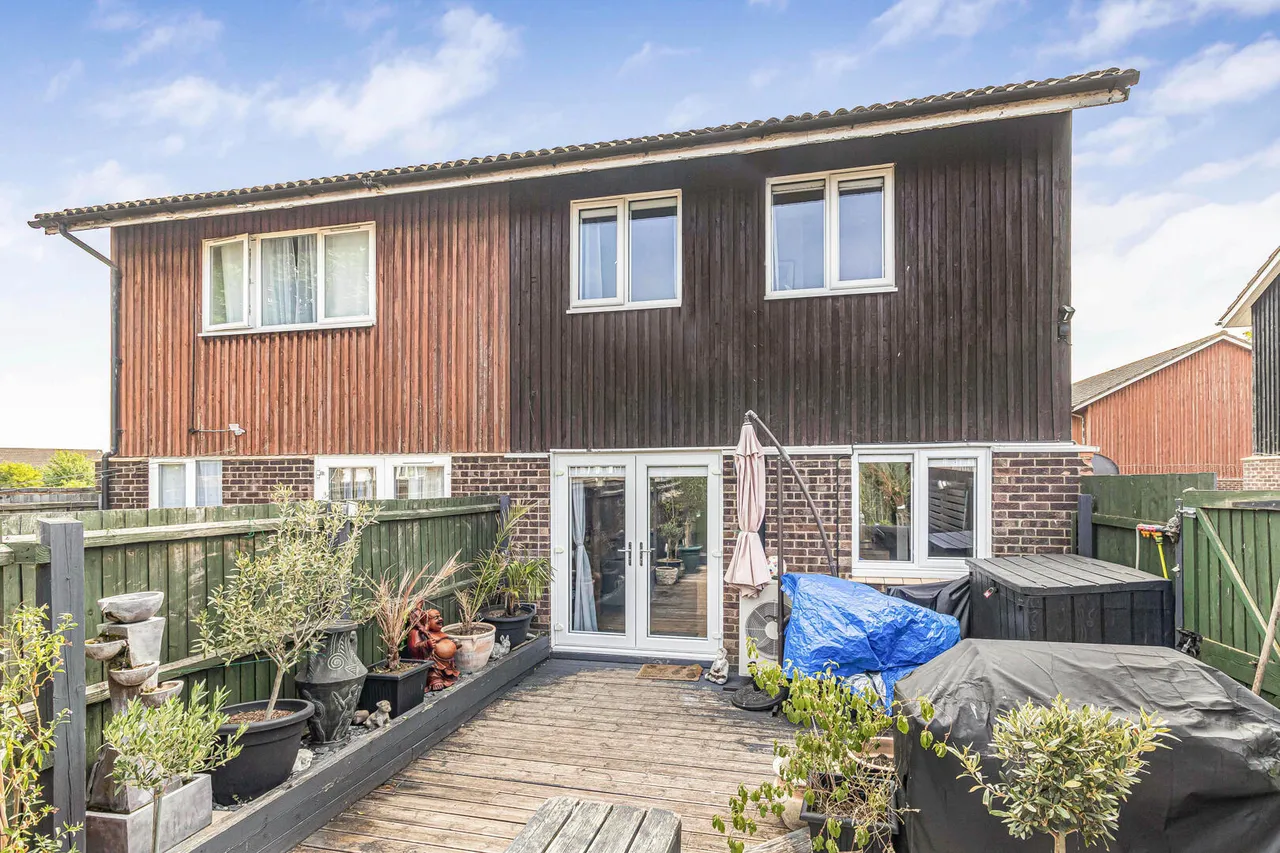 Persimmon Walk, Newmarket, CB8, photo 13
