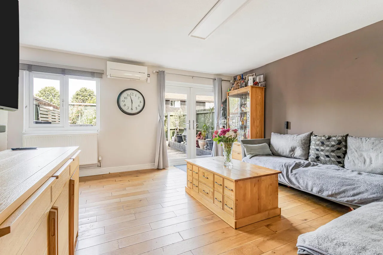 Persimmon Walk, Newmarket, CB8, photo 2