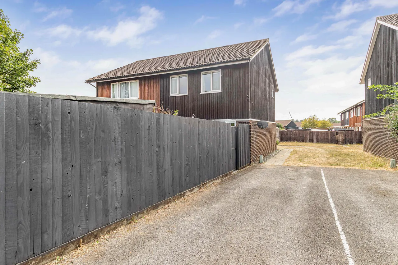Persimmon Walk, Newmarket, CB8, photo 16