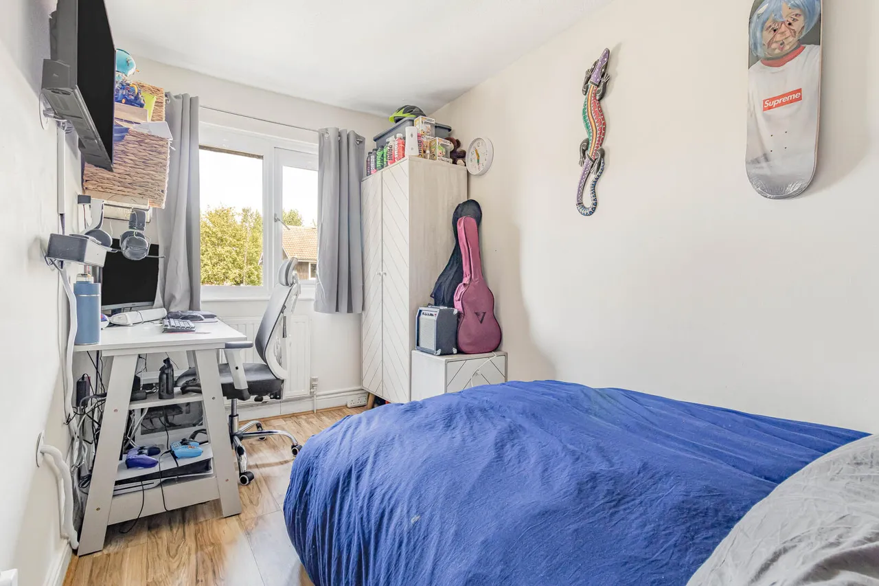 Persimmon Walk, Newmarket, CB8, photo 9