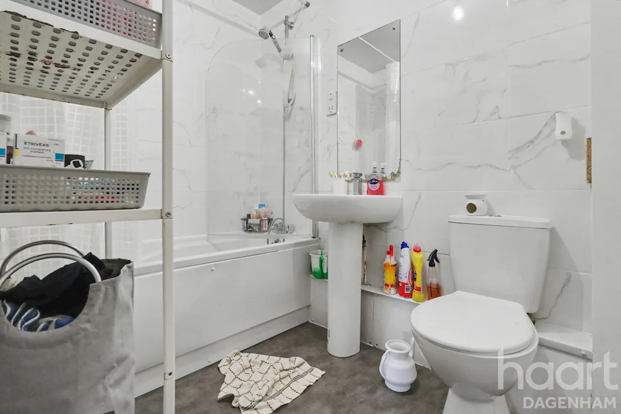 Review Road, Dagenham, RM10, photo 11
