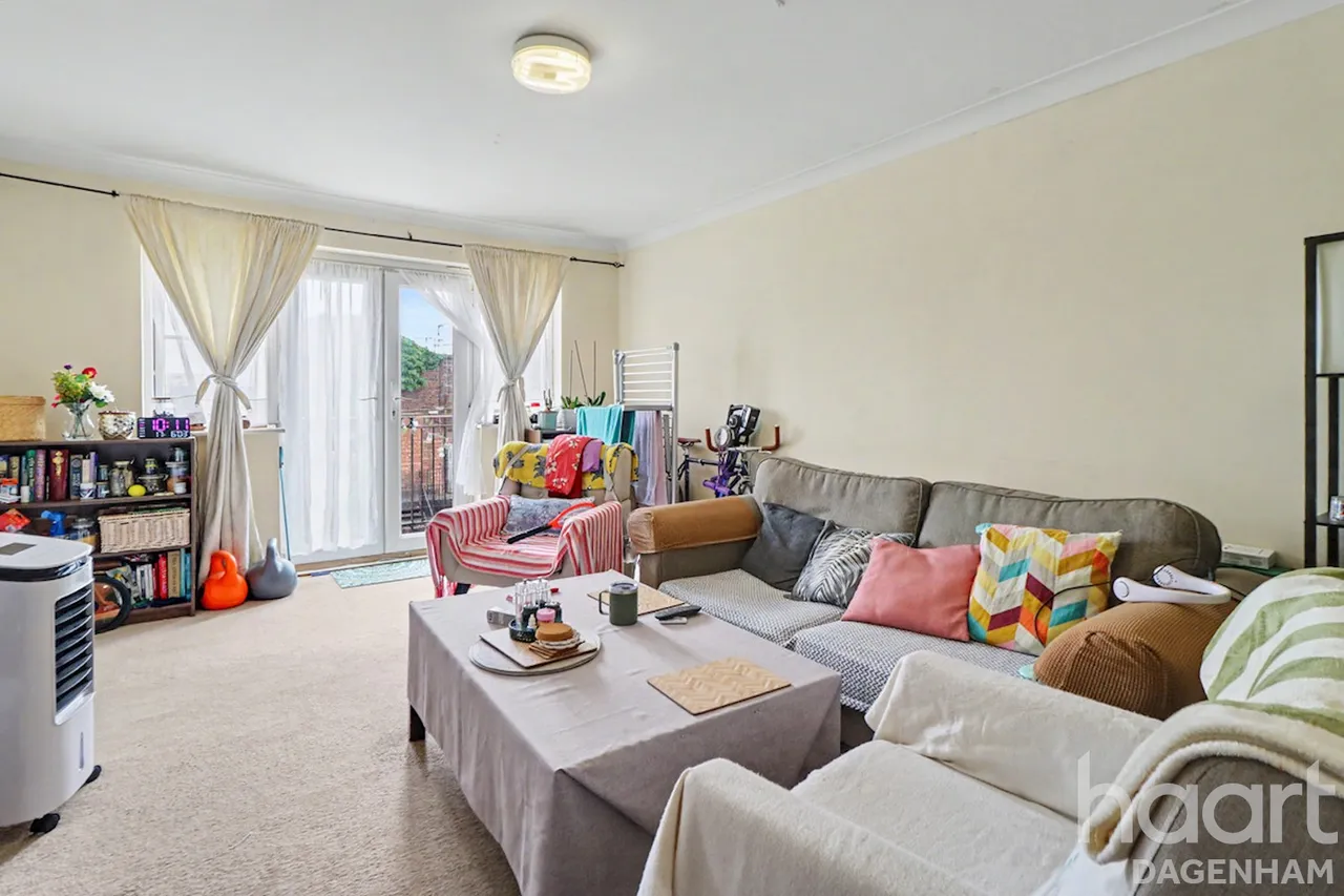 Review Road, Dagenham, RM10, photo 4