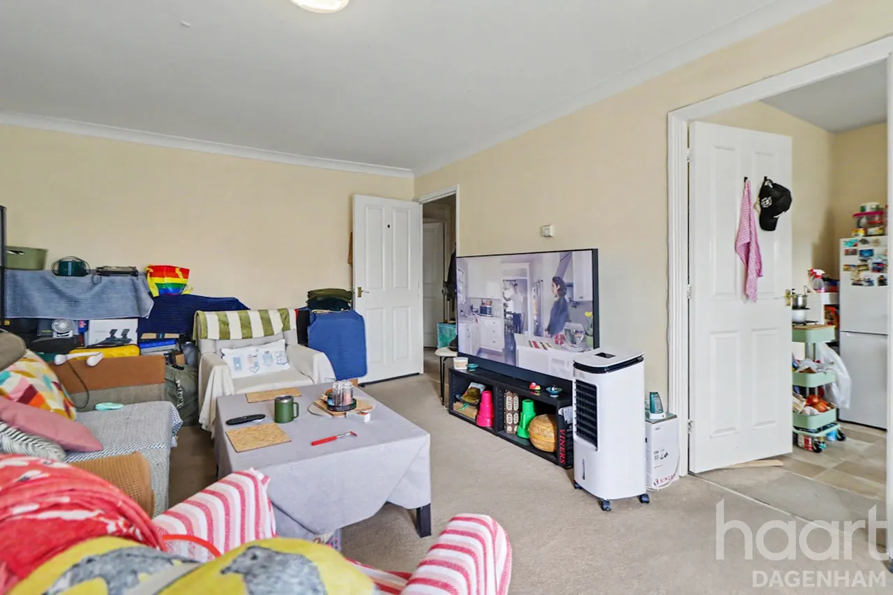 Review Road, Dagenham, RM10, photo 5