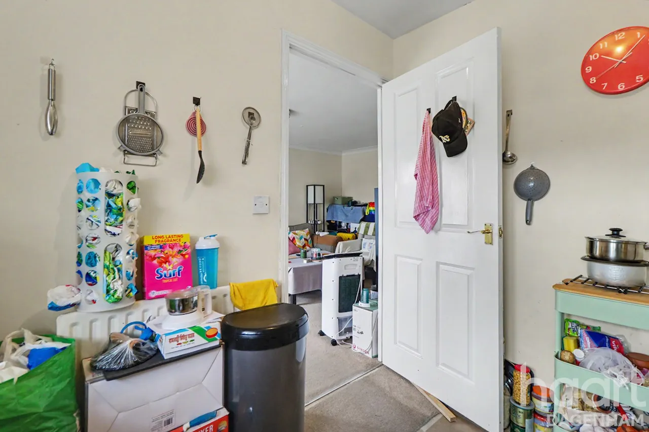 Review Road, Dagenham, RM10, photo 7