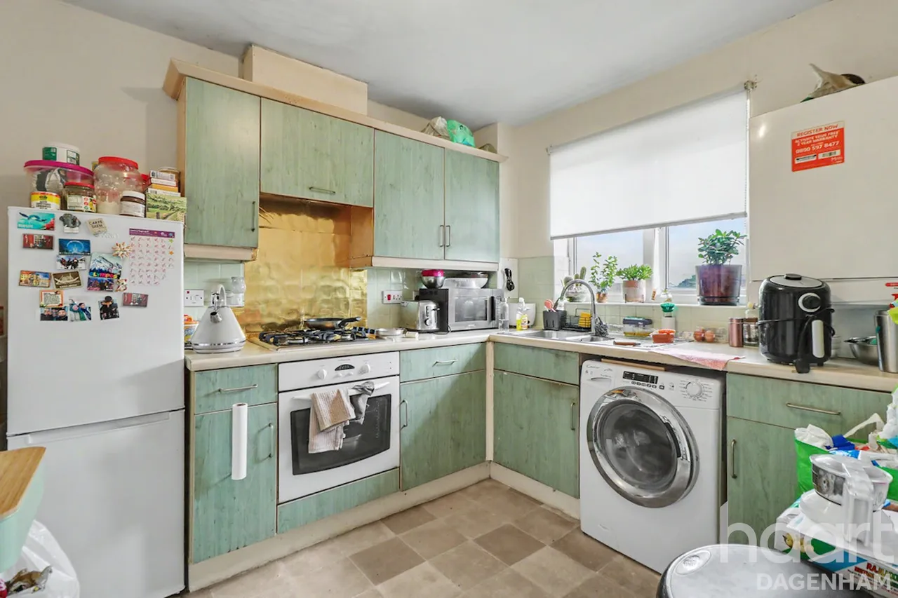 Review Road, Dagenham, RM10, photo 6