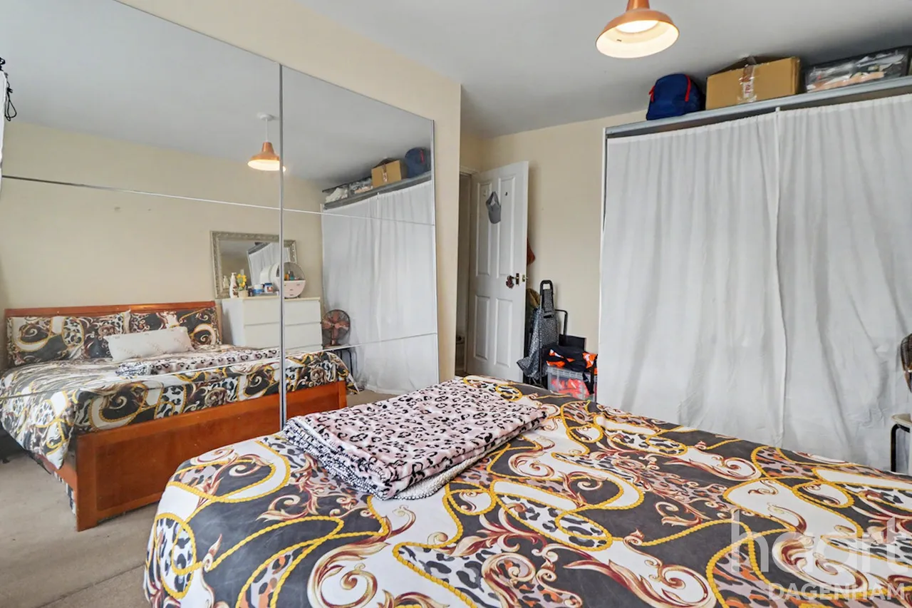 Review Road, Dagenham, RM10, photo 9