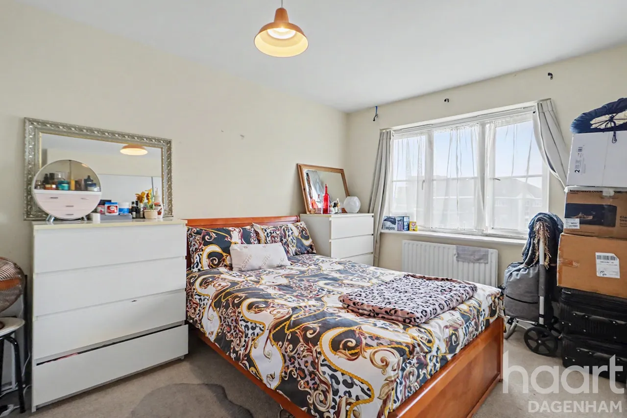 Review Road, Dagenham, RM10, photo 8