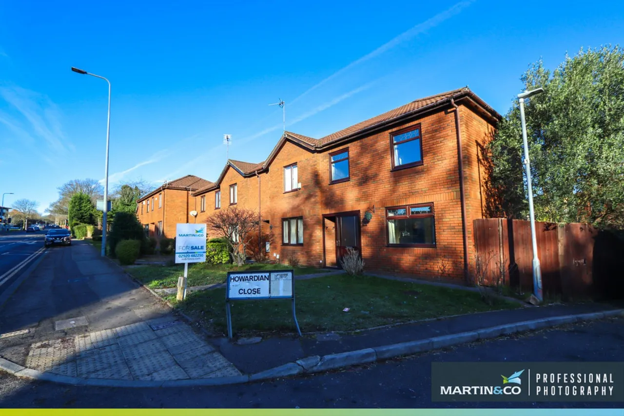 3 bed house for sale — Colchester Avenue, Penylan