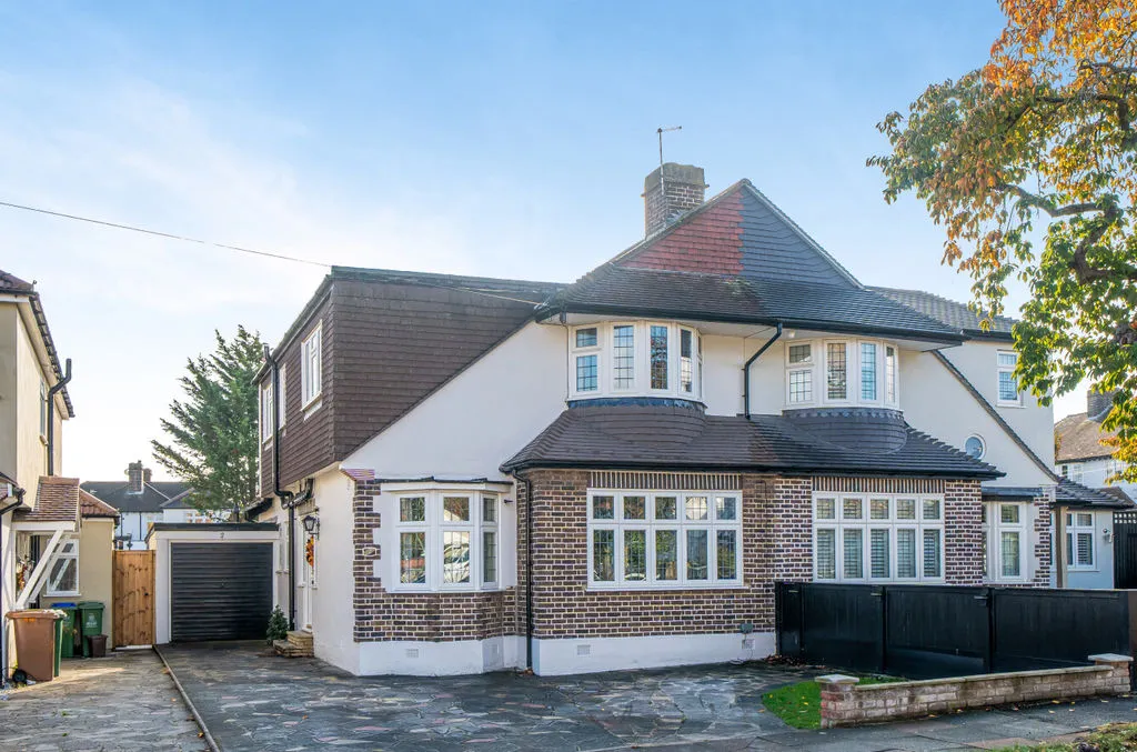 4 bed property for sale, Frensham Road, London, SE9