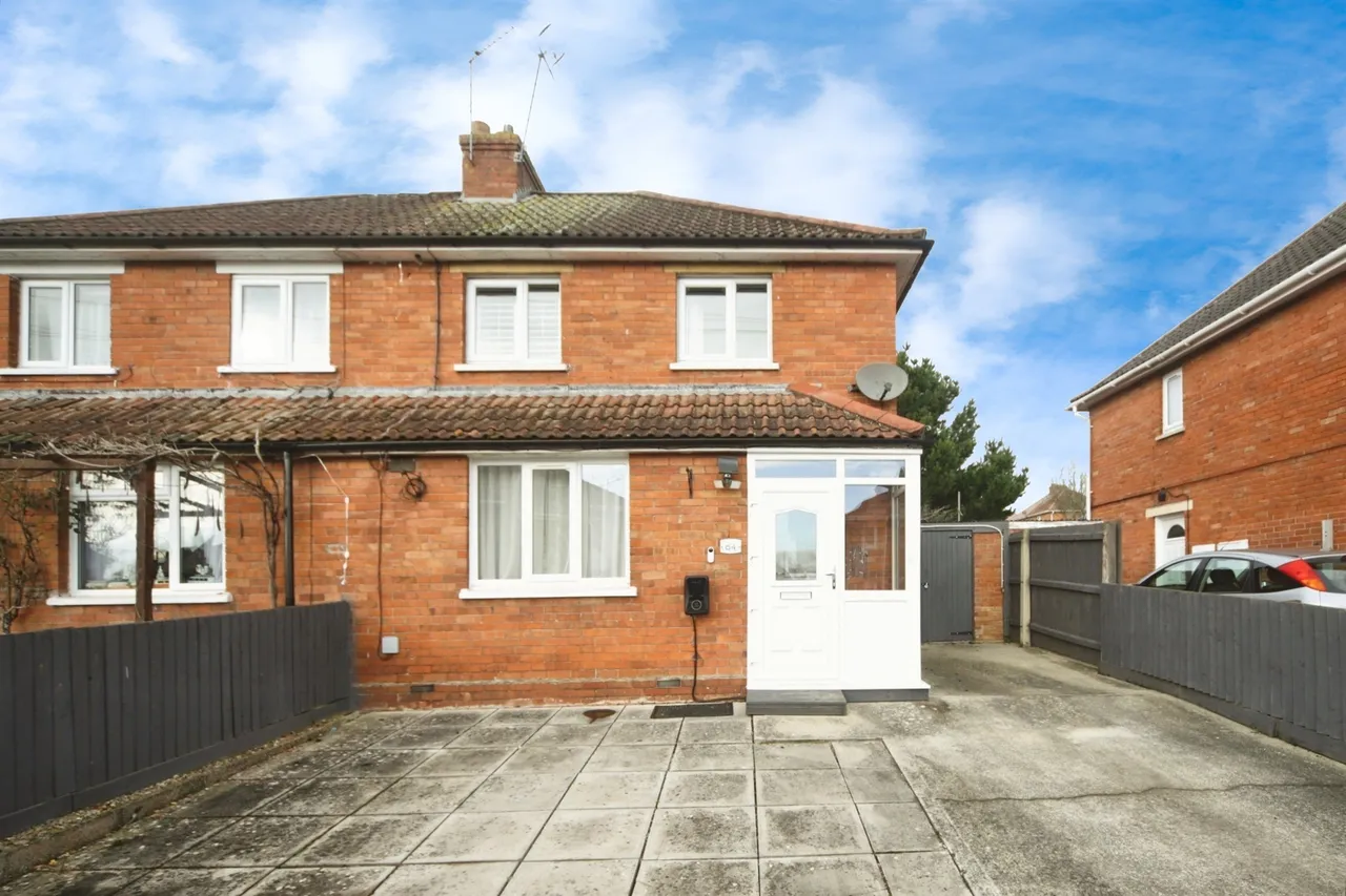 3 bed house for sale — Lyngford Square, TAUNTON