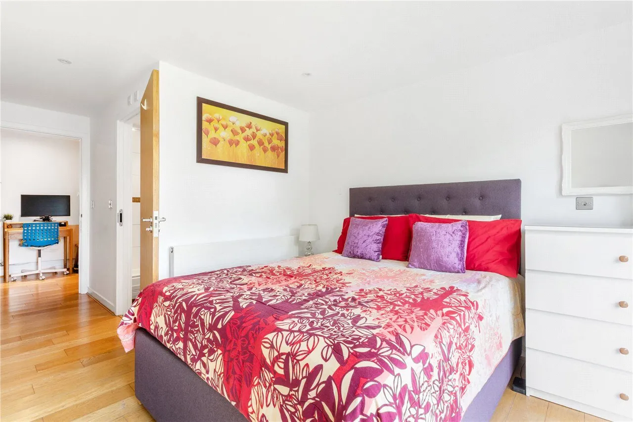 Whitelands Crescent, London, SW18, photo 5