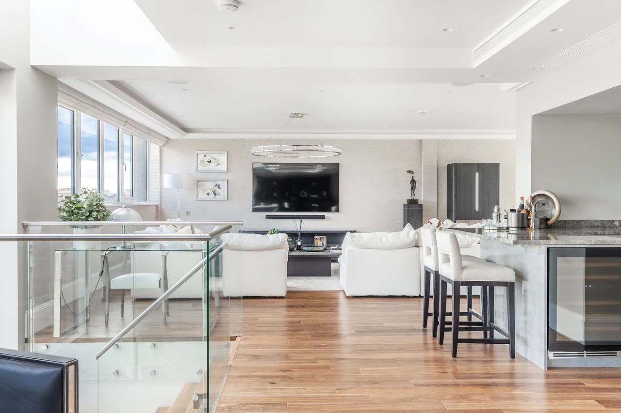 Flat 11, Imperial House, 11-13 Young Street, London, photo 9