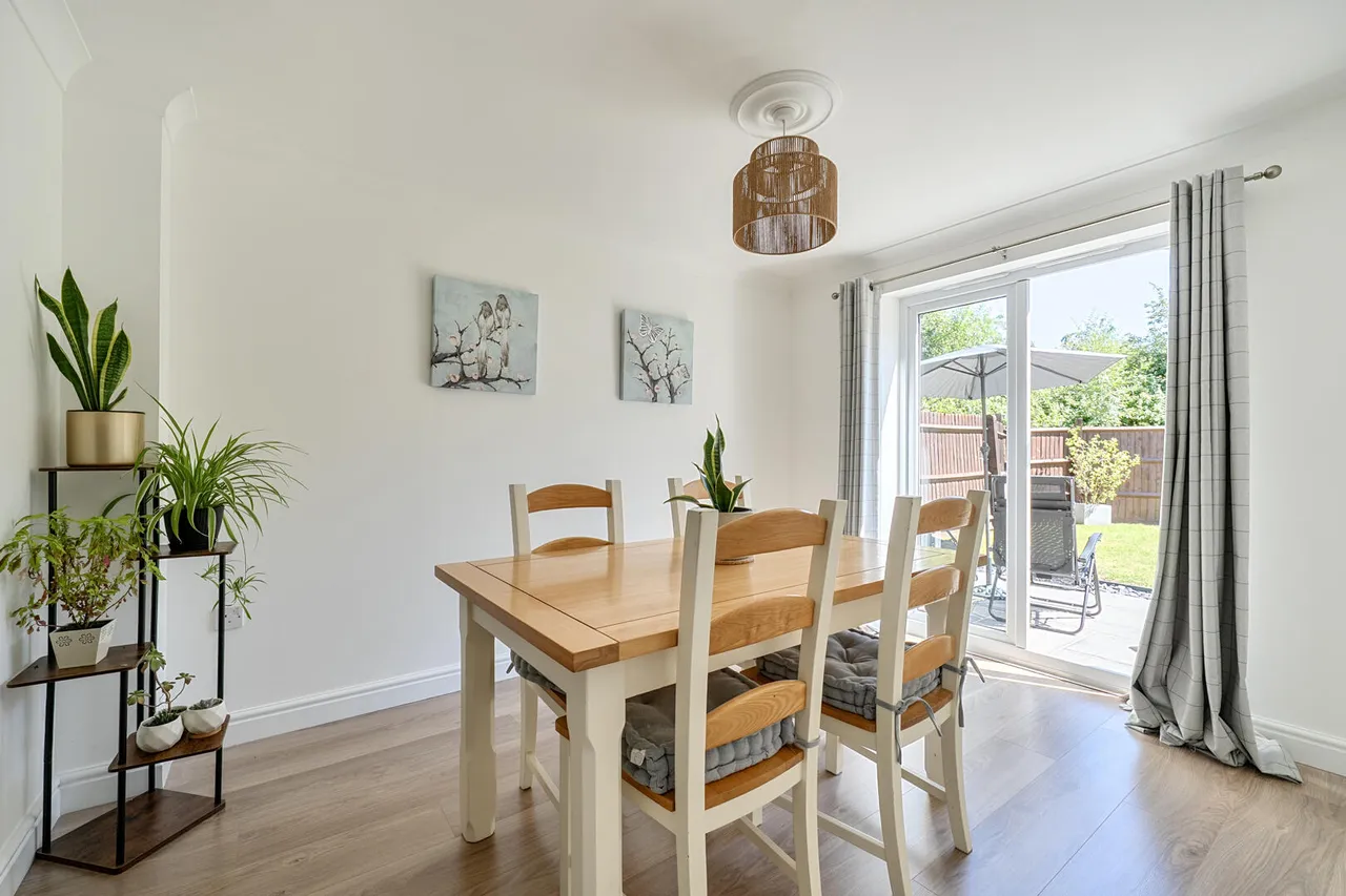 Castell Close, Hilperton, BA14, photo 6