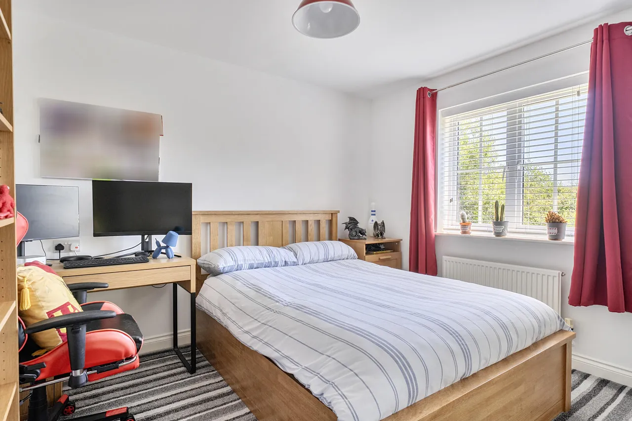 Castell Close, Hilperton, BA14, photo 9