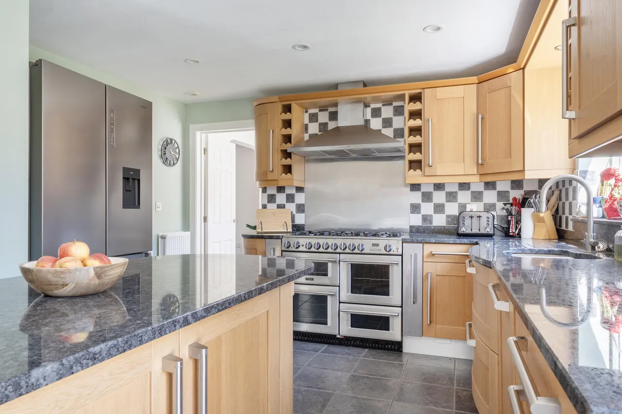Castell Close, Hilperton, BA14, photo 4