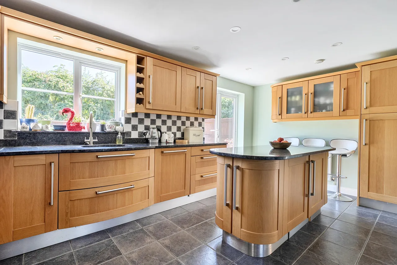 Castell Close, Hilperton, BA14, photo 5