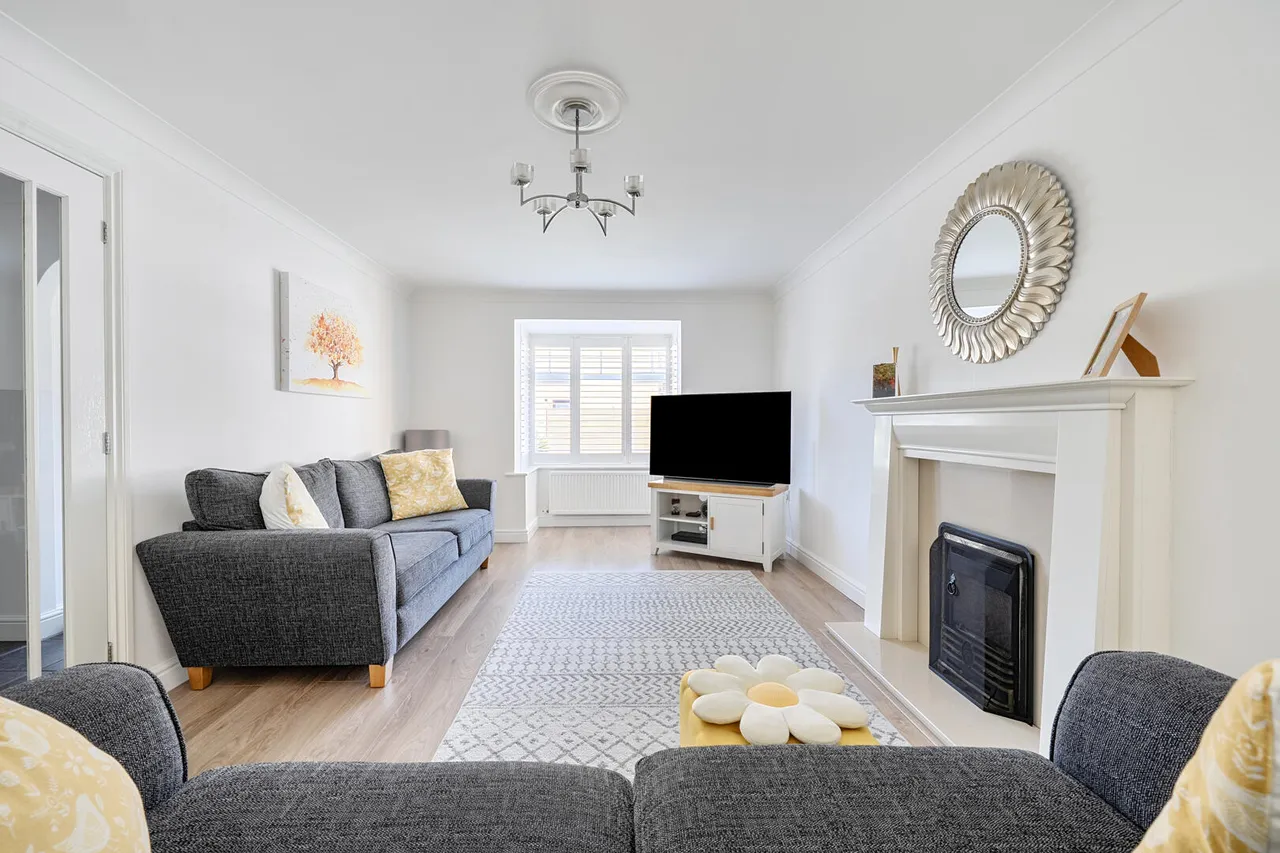 Castell Close, Hilperton, BA14, photo 3