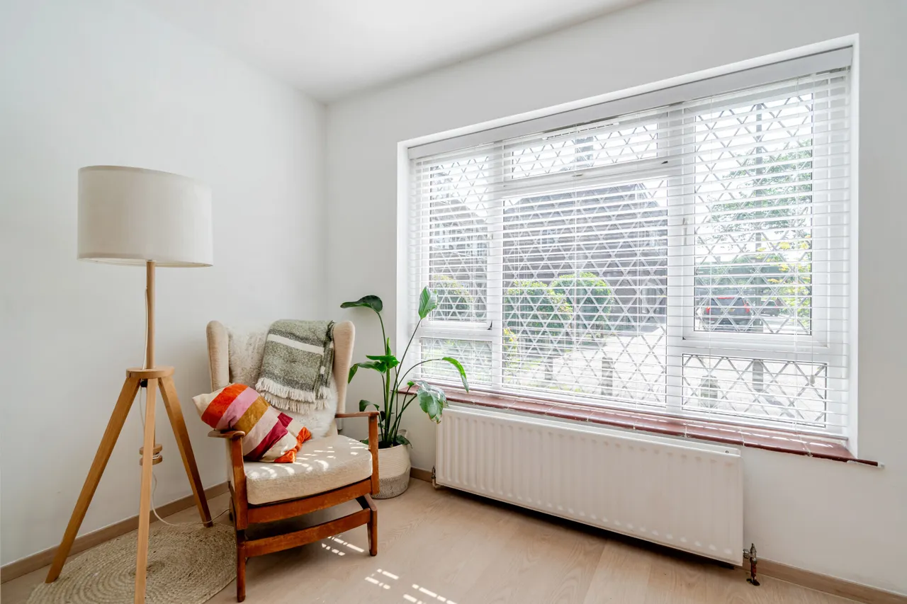 Station Approach, Esher, KT10, photo 8
