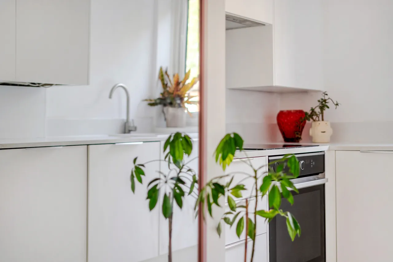 Station Approach, Esher, KT10, photo 6