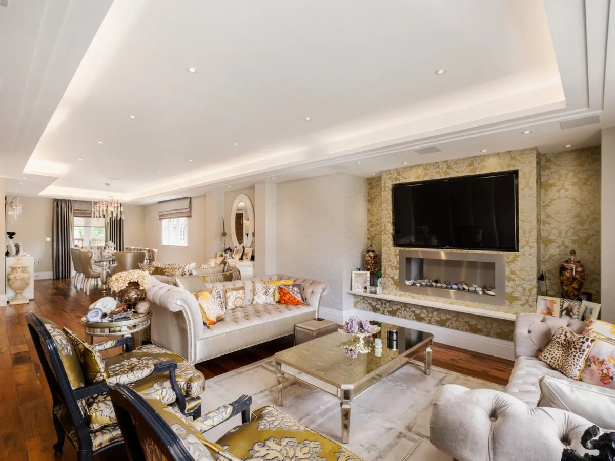 6 bed flat for sale, Hammers Lane, London, NW7