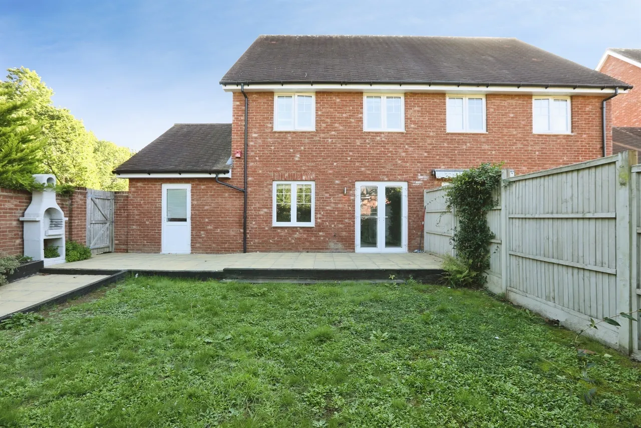 Newick Way, East Grinstead, RH19, photo 3