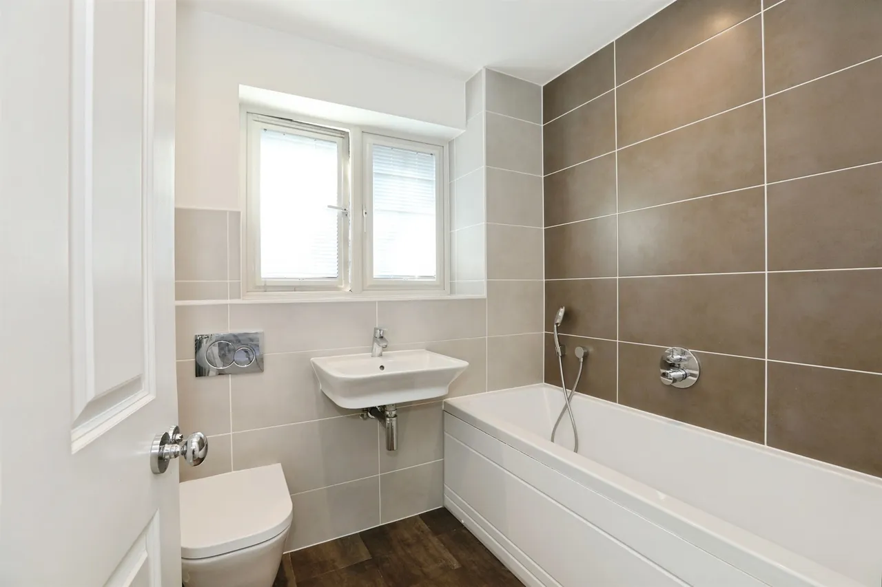 Newick Way, East Grinstead, RH19, photo 14