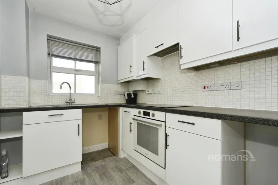 Pioneer Road, Swindon, SN25, photo 9