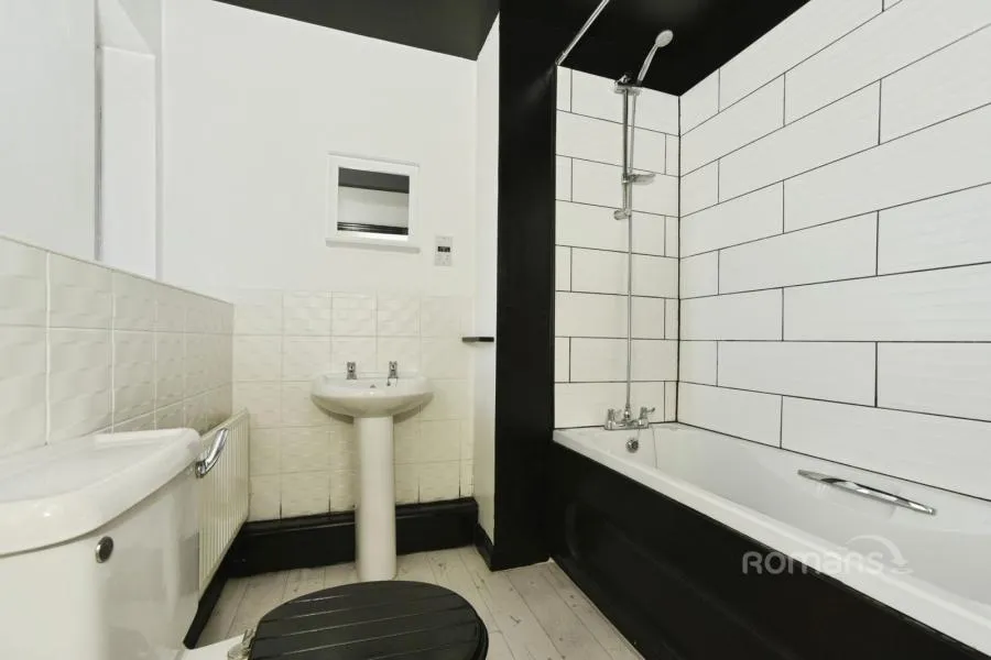 Pioneer Road, Swindon, SN25, photo 11