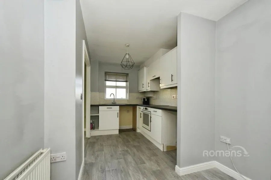 Pioneer Road, Swindon, SN25, photo 8