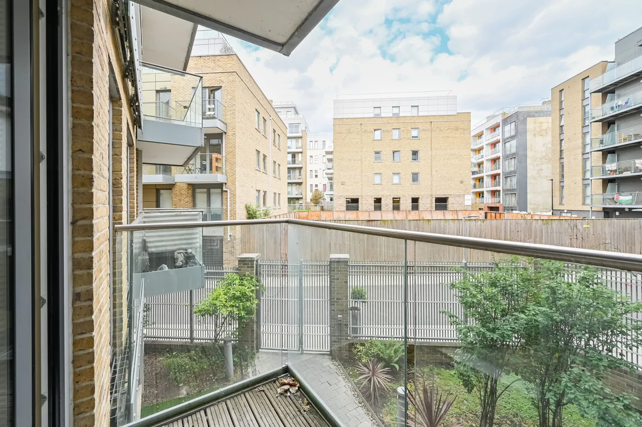 London, E14, photo 3