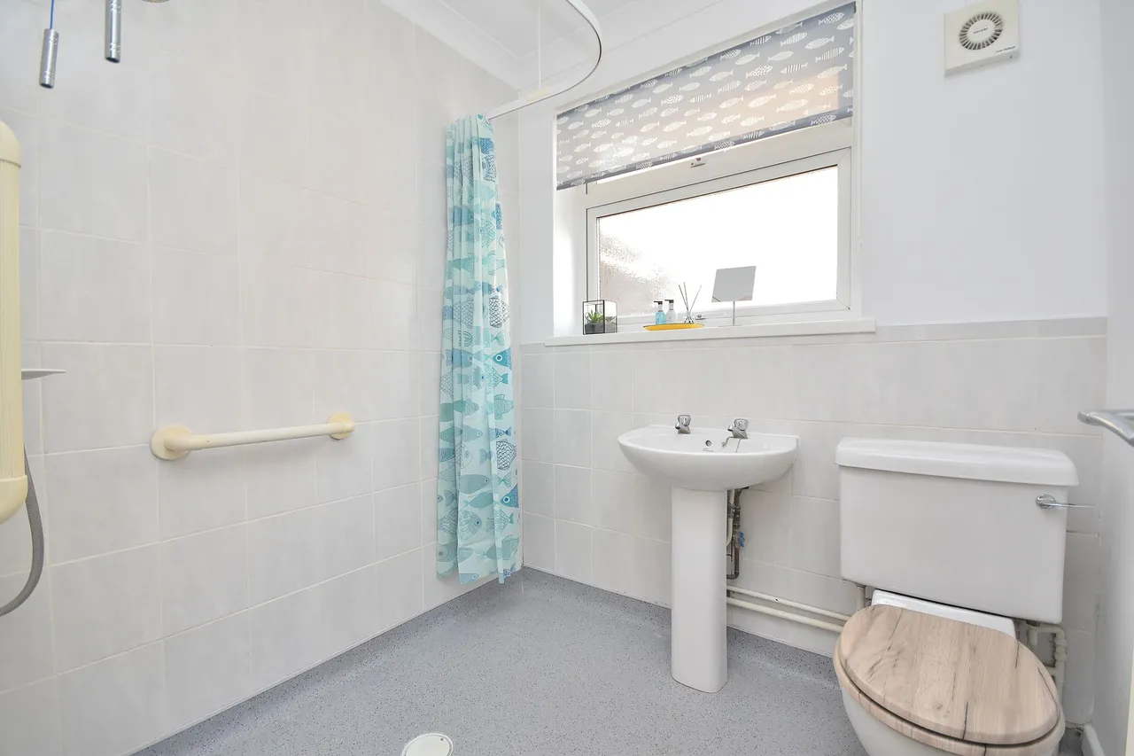 Churchill Avenue, Northampton, NN3 6NY, photo 8