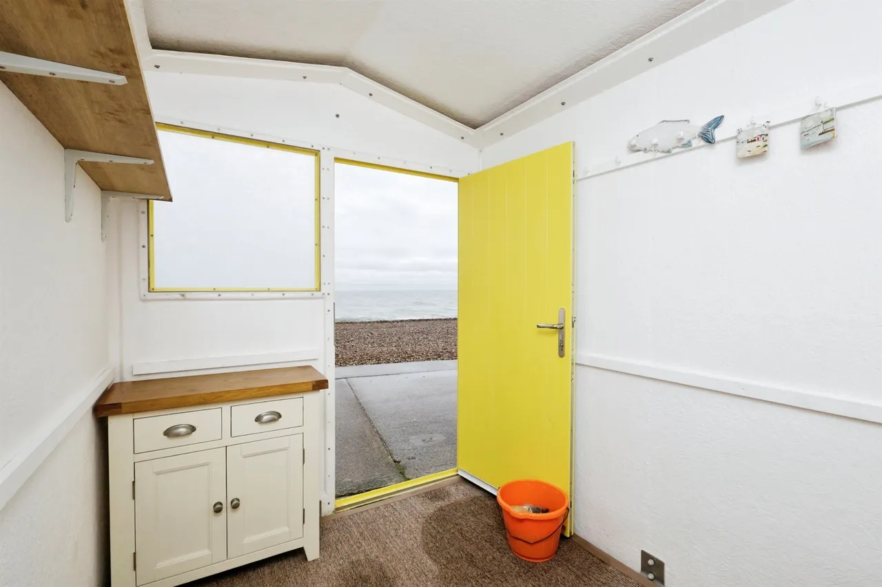 Esplanade, Seaford, BN25, photo 3