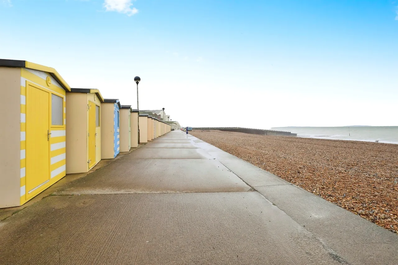 Esplanade, Seaford, BN25, photo 2