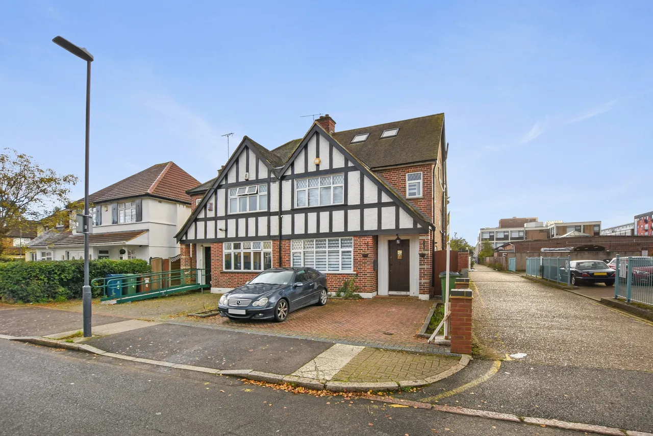 5 bed house for sale, Vicarage Way, Harrow, HA2
