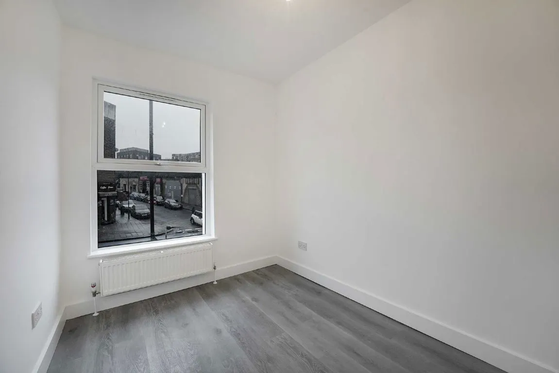 Clapham High Street, SW4, photo 3