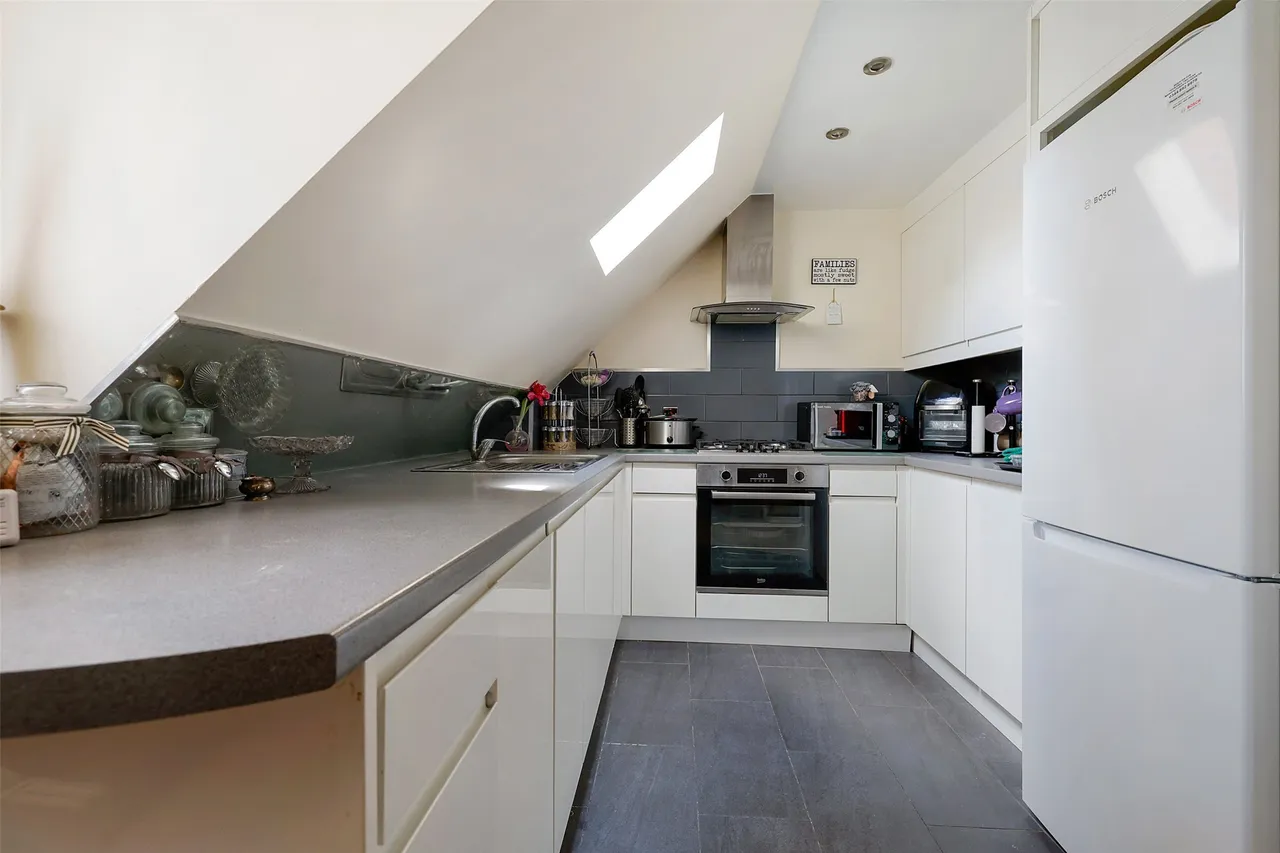Chartwood Place, Dorking, RH4, photo 3