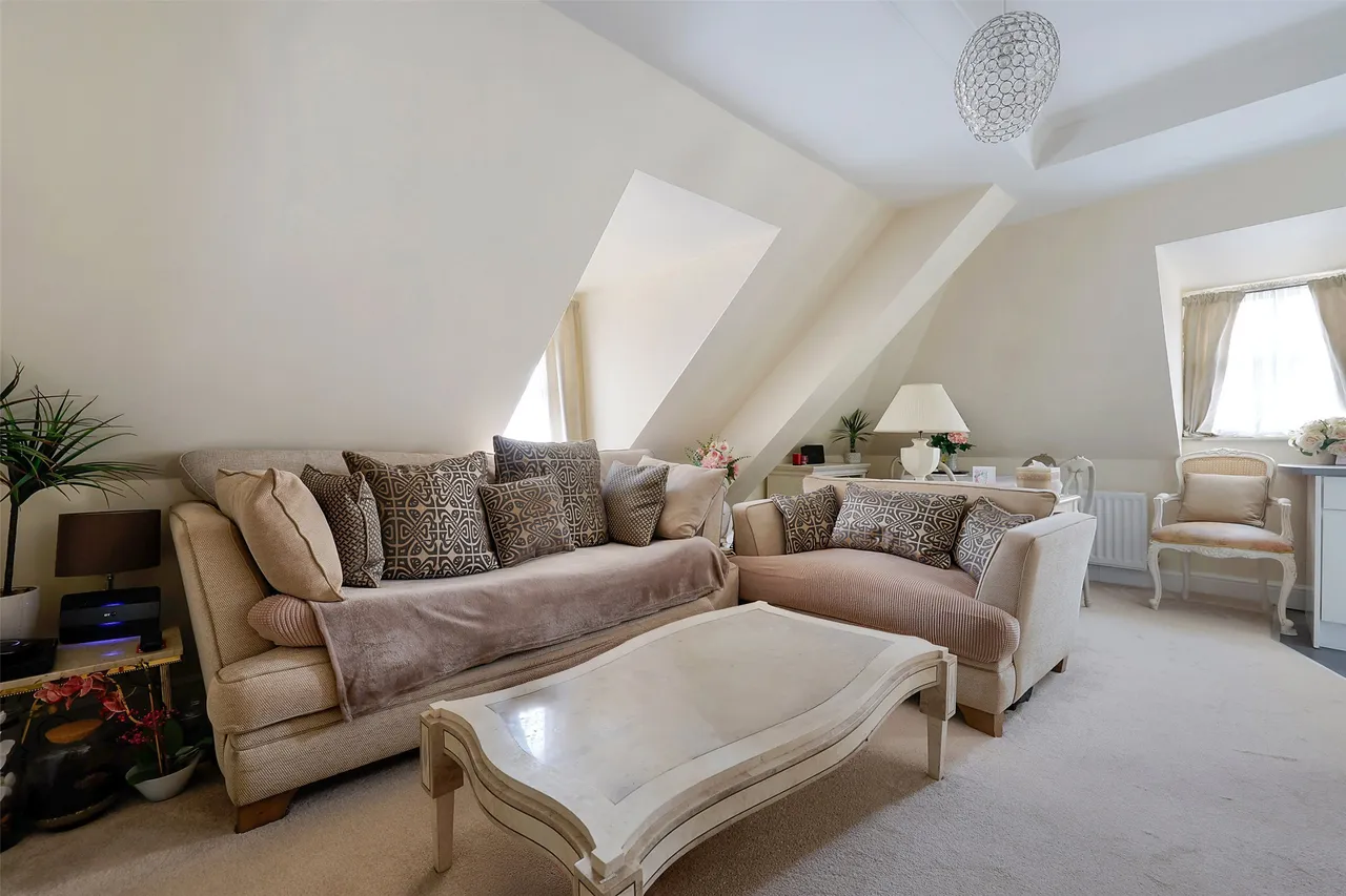Chartwood Place, Dorking, RH4, photo 2