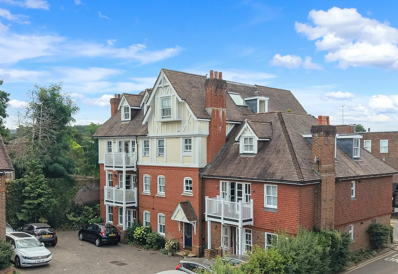 2 bed property for sale, Chartwood Place, Dorking, RH4