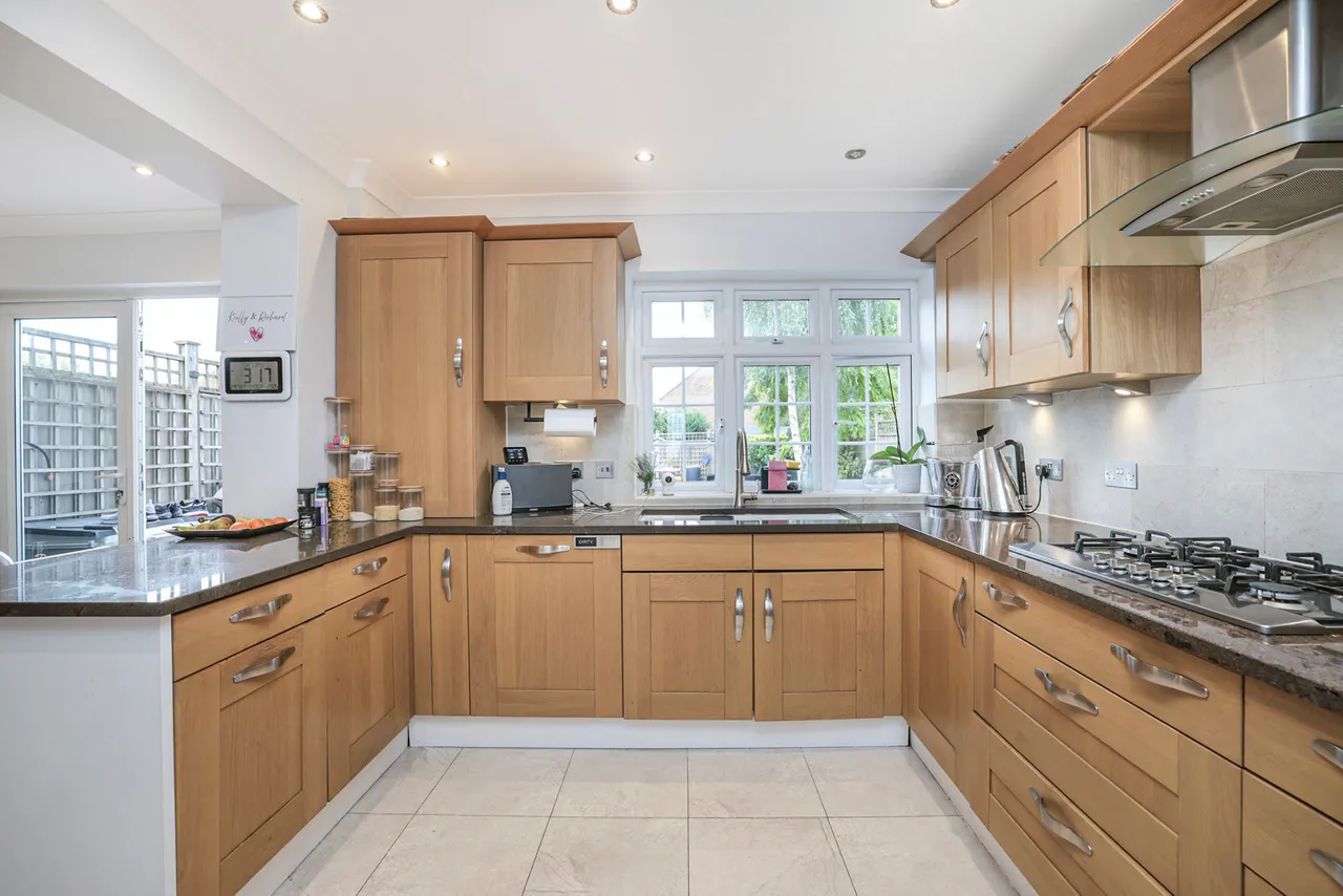 St. Giles Avenue, Ickenham Fees Apply, UB10, photo 2