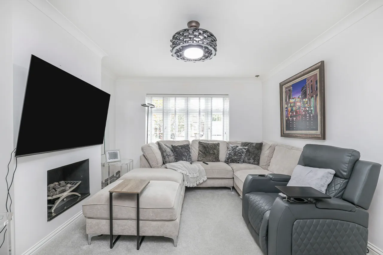 St. Giles Avenue, Ickenham Fees Apply, UB10, photo 4