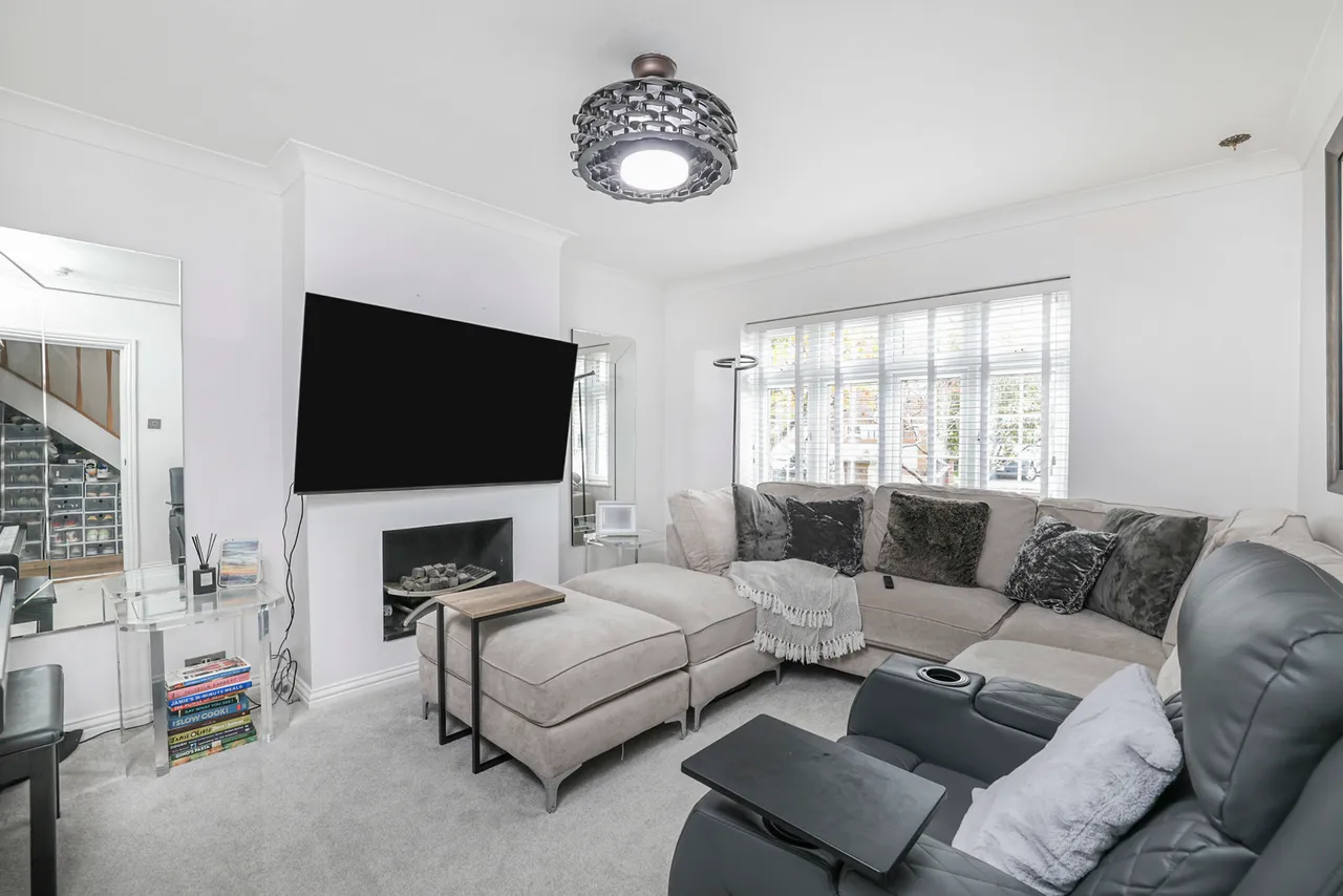 St. Giles Avenue, Ickenham Fees Apply, UB10, photo 5