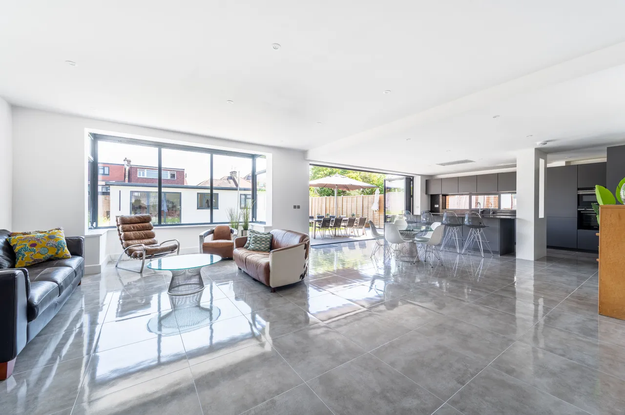 6 bed house for sale — 15 Bryan Avenue, London