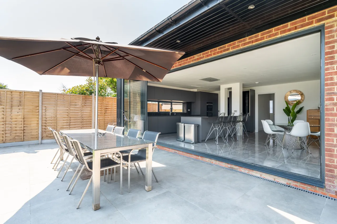 15 Bryan Avenue, London, photo 3