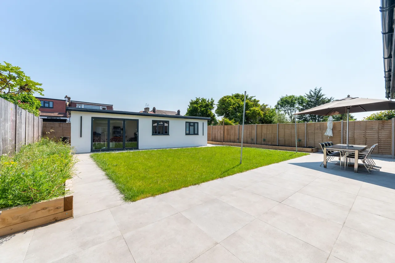 15 Bryan Avenue, London, photo 12
