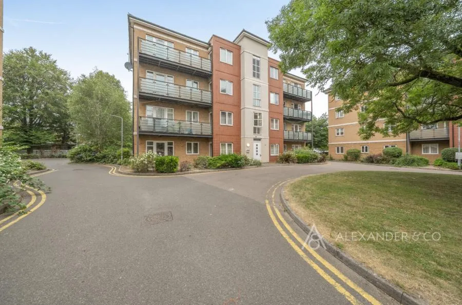 2 bed flat for sale, The Parklands, Dunstable, LU5